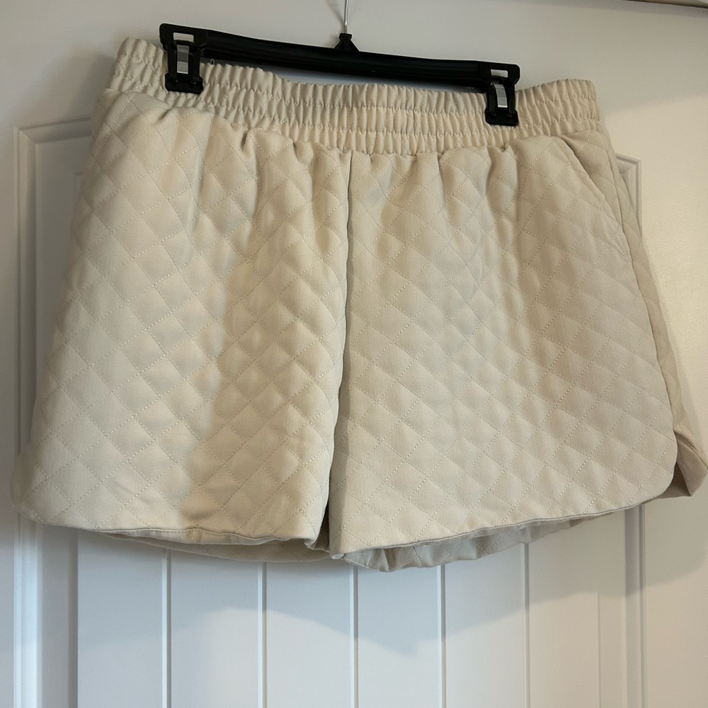 Khaki quilted shorts